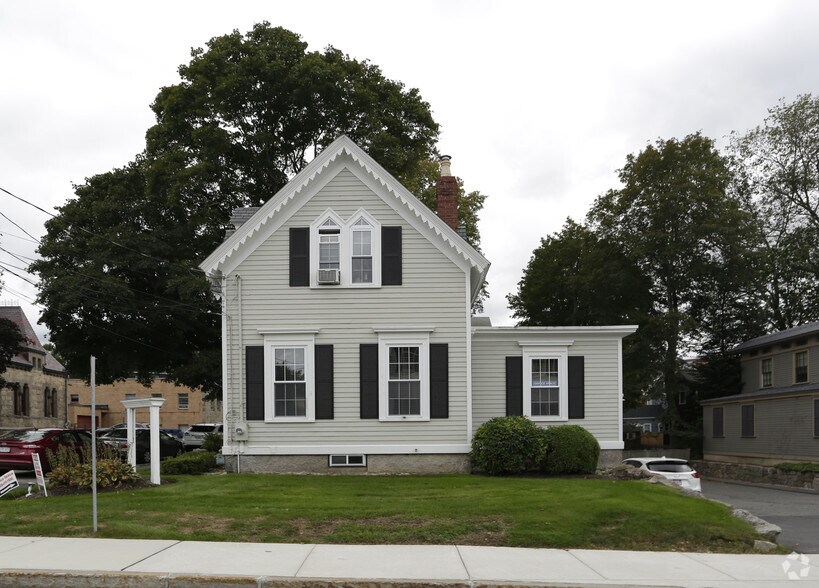 More Photos Of 12 Library St, Framingham Office For Lease