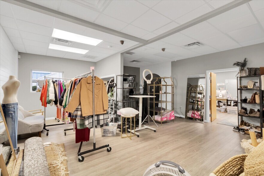 More Photos Of 2504 Merchant Ave, Odessa Warehouse For Lease