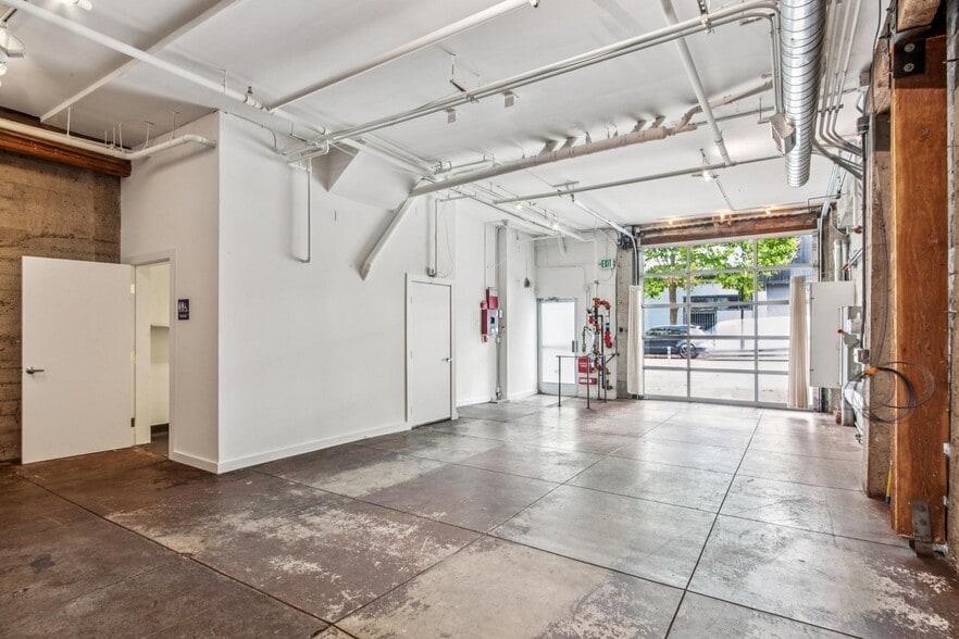 More Photos Of 724 Valencia St, San Francisco Flex For Lease
