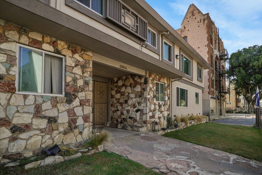 More Photos Of 228 S Mariposa Ave, Los Angeles Apartments For Sale