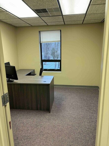 More Photos Of 15 Oak Rd, Fairfield Warehouse For Lease