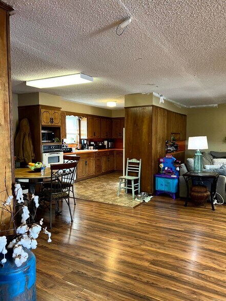 More Photos Of 418 Eastline Rd, Searcy Light Distribution For Sale