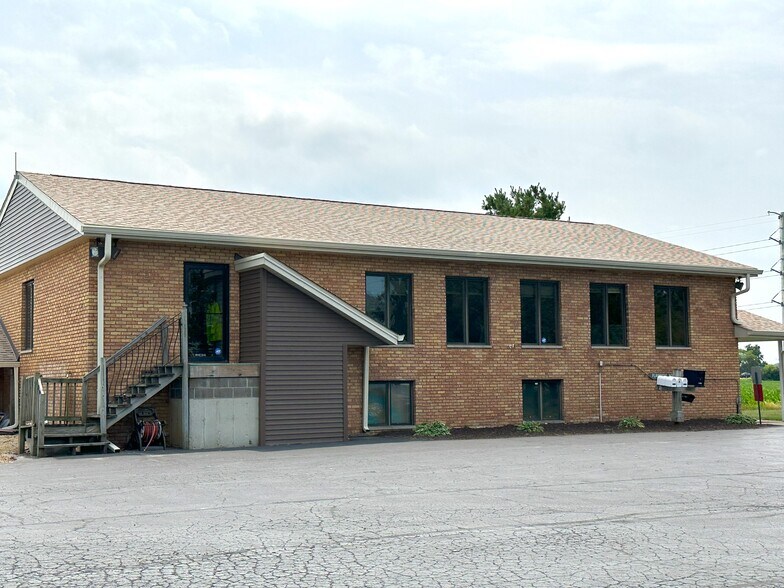 More Photos Of 1947 N Lyford Rd, Rockford Self Storage For Lease