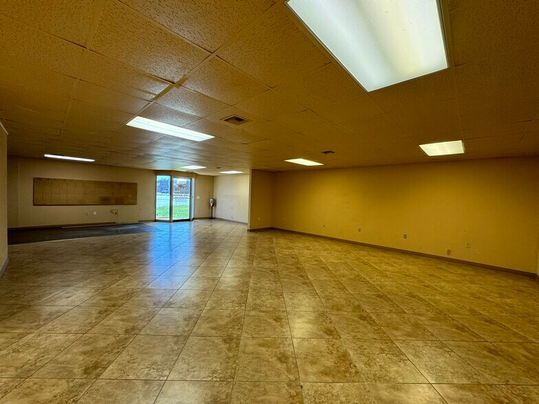 More Photos Of 1010 Us-27 Hwy, Sebring Office For Lease