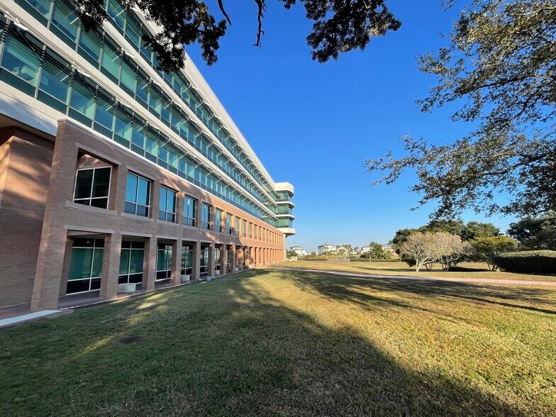 More Photos Of 1 Energy Pl, Pensacola Office For Sale