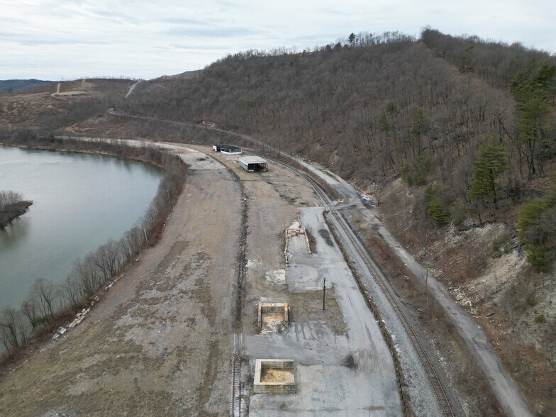 More Photos Of 1686 Tipple Rd, Karthaus Service For Sale