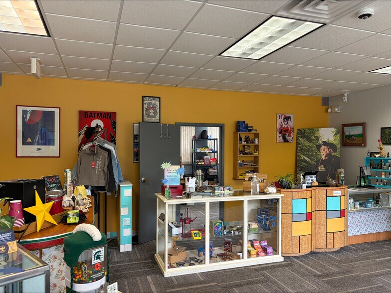 More Photos Of 222 S Maple St, Fennville Office For Sale