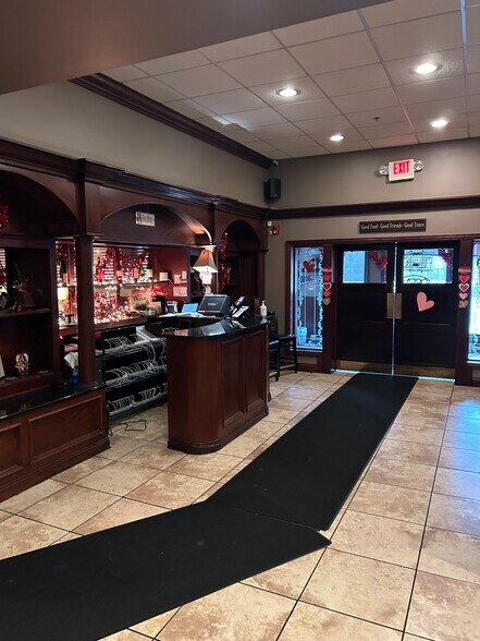 More Photos Of 27W150 Roosevelt Rd, Winfield Restaurant For Sale