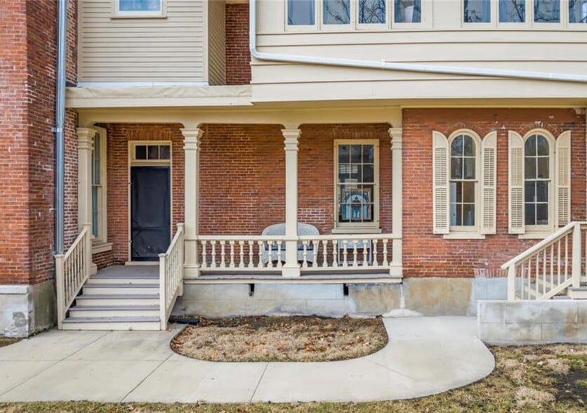 More Photos Of 876 W State St, Jacksonville Hospitality For Sale
