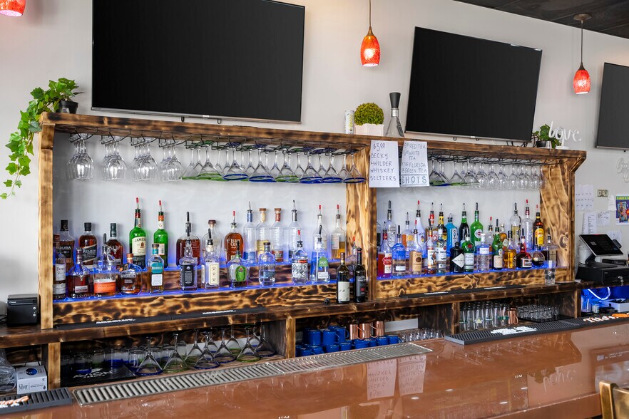 Primary Photo Of 11020- 11061 Anderson Rd, Piedmont Restaurant For Sale