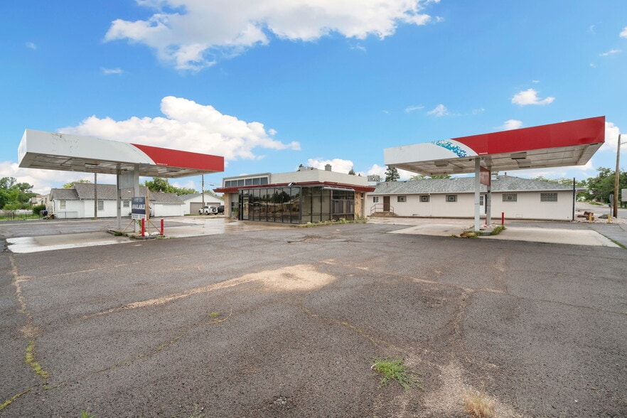 More Photos Of 1822 Logan Ave, Cheyenne Service For Sale