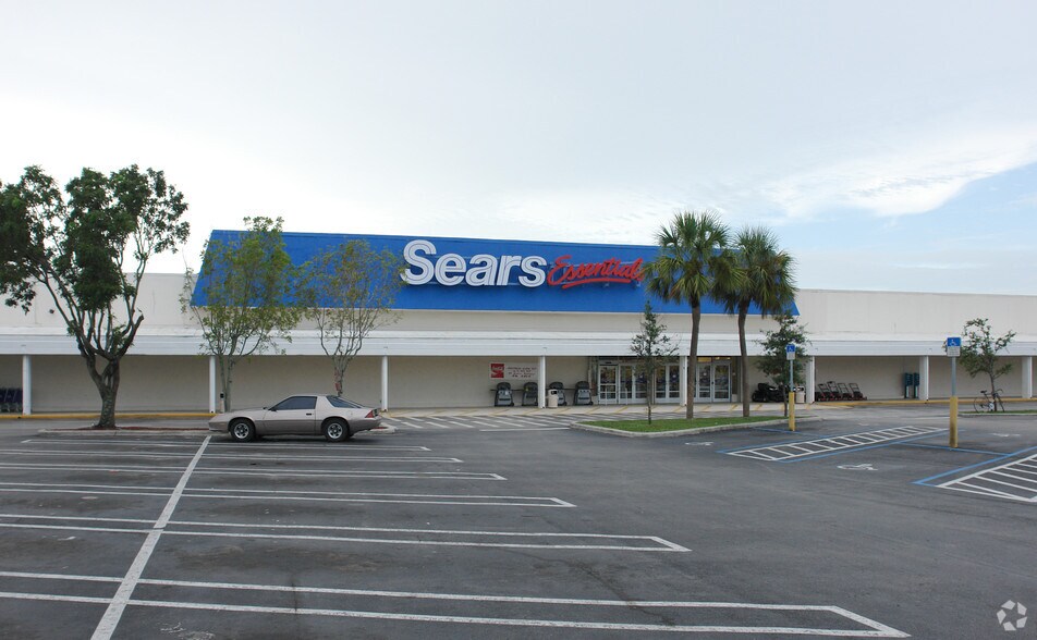 More Photos Of 4560-4640 Forest Hill Blvd, West Palm Beach Freestanding For Lease