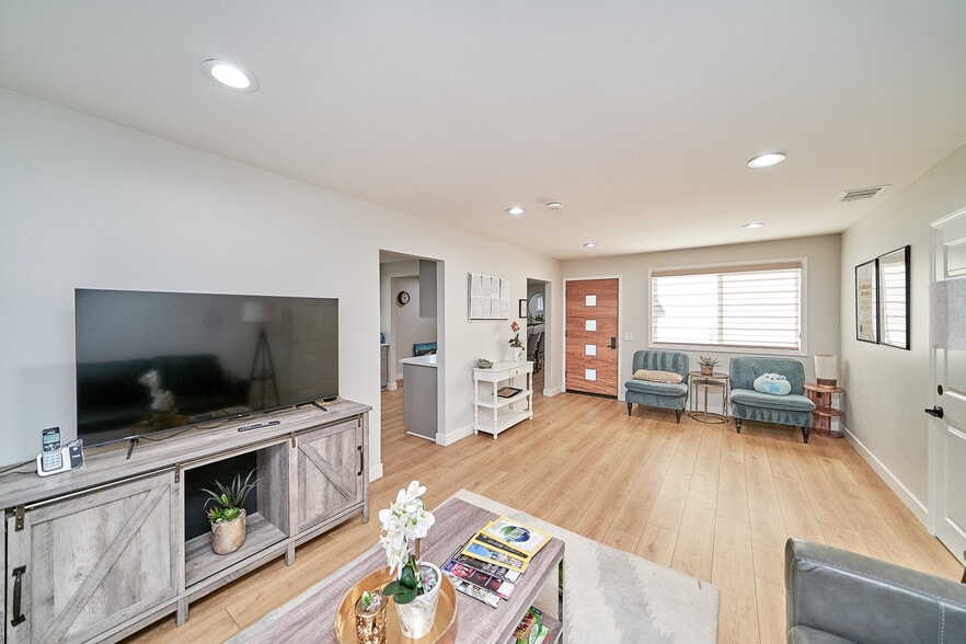 More Photos Of 618 Juniper Ave, Fullerton Assisted Living For Sale