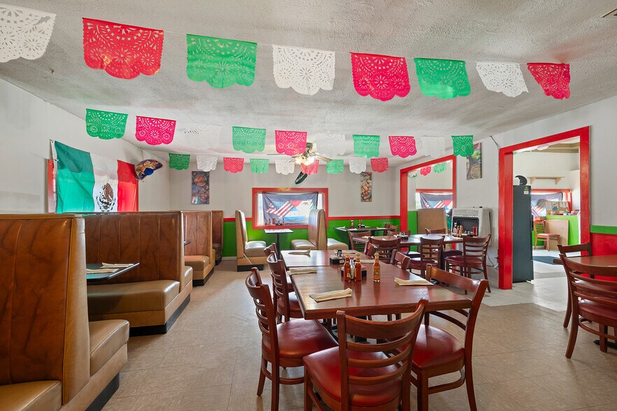 More Photos Of 143 E Main St, Fordland General Retail For Sale