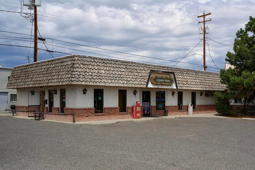 More Photos Of 234 E 1st St, Powell Hotel For Sale