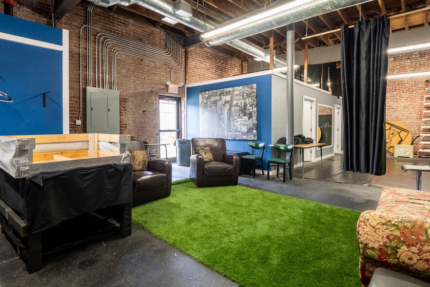 More Photos Of 200 N Armstrong St, Bixby Storefront For Sale