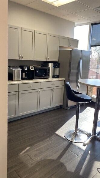 More Photos Of 6232 N Pulaski Rd, Chicago Office For Sale