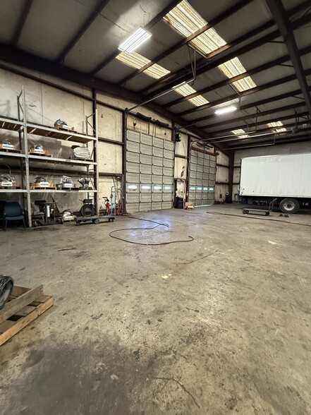 More Photos Of 1060 Grimmett Dr, Shreveport Distribution For Sale