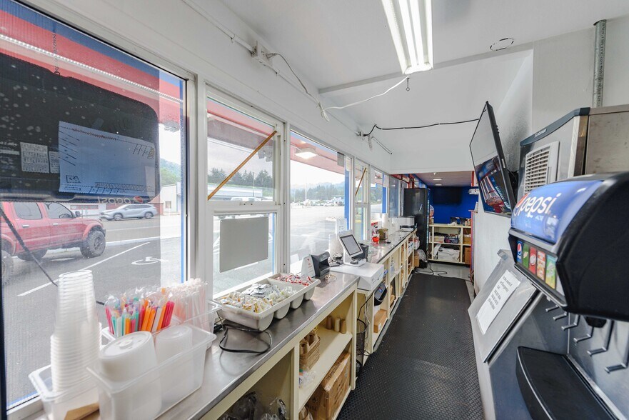 More Photos Of 75310 US HIGHWAY 101, Reedsport General Retail For Sale
