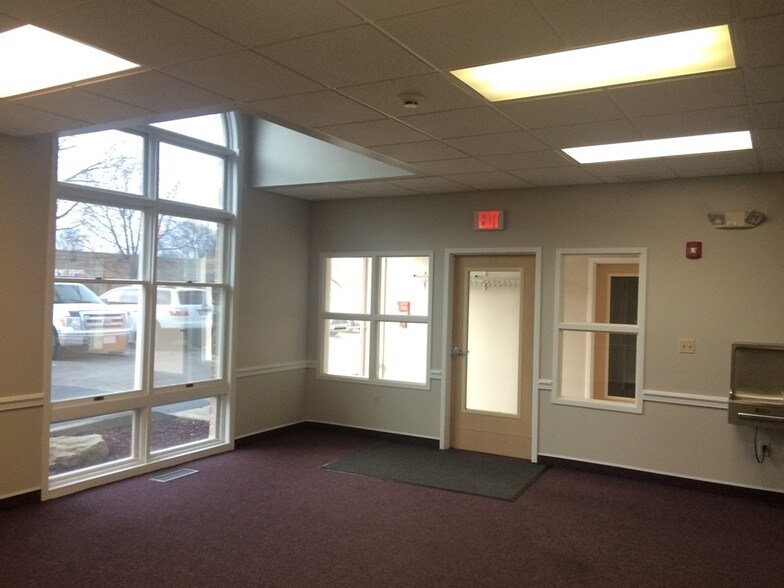 More Photos Of 8790 E Market St, Warren Medical For Sale