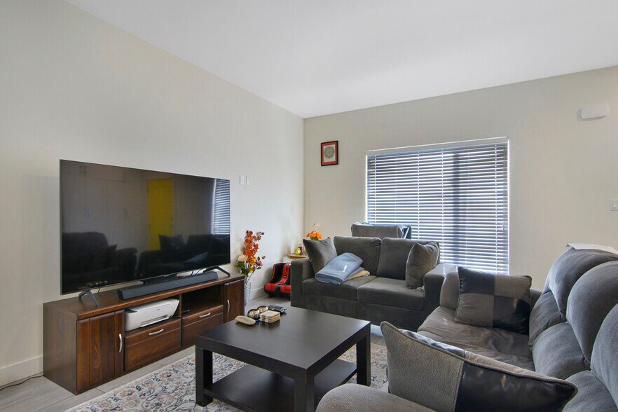 More Photos Of 120 Calgary Av, Penticton Apartments For Sale