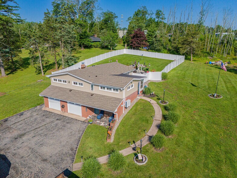 More Photos Of 417 Mountain Rd, Lebanon Specialty For Sale