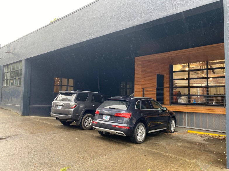 More Photos Of 1020 SE 11th Ave, Portland Warehouse For Lease