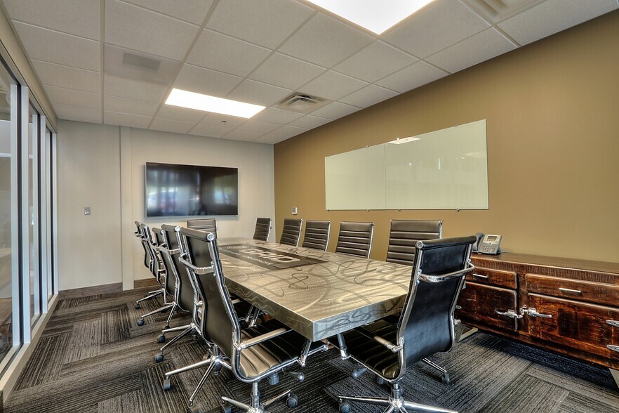More Photos Of 12022 Blue Valley Pky, Overland Park Coworking Space