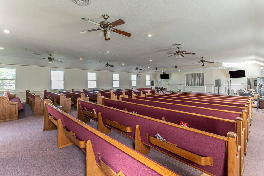 More Photos Of 2817 Cherry Valley Blvd, Dallas Religious Facility For Sale