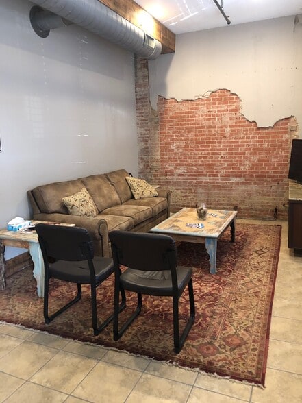 More Photos Of 310 S 9th St, Corsicana Manufacturing For Sale