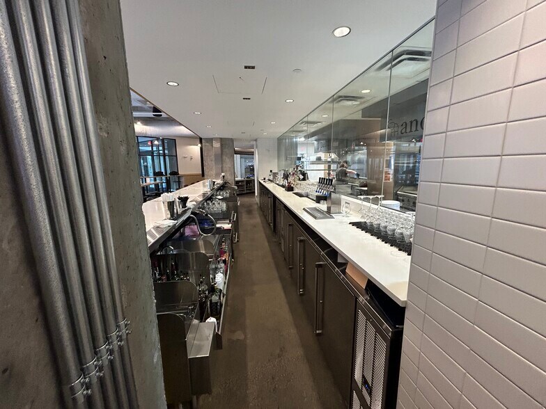 More Photos Of 1100 Main St, Kansas City Office For Lease