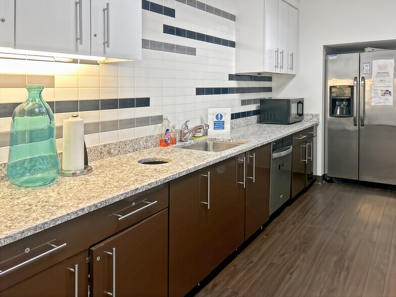 More Photos Of 1545 Crossways Blvd, Chesapeake Coworking Space