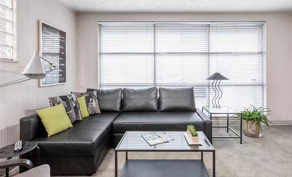 More Photos Of 612 N Delaware St, Indianapolis Freestanding For Sale