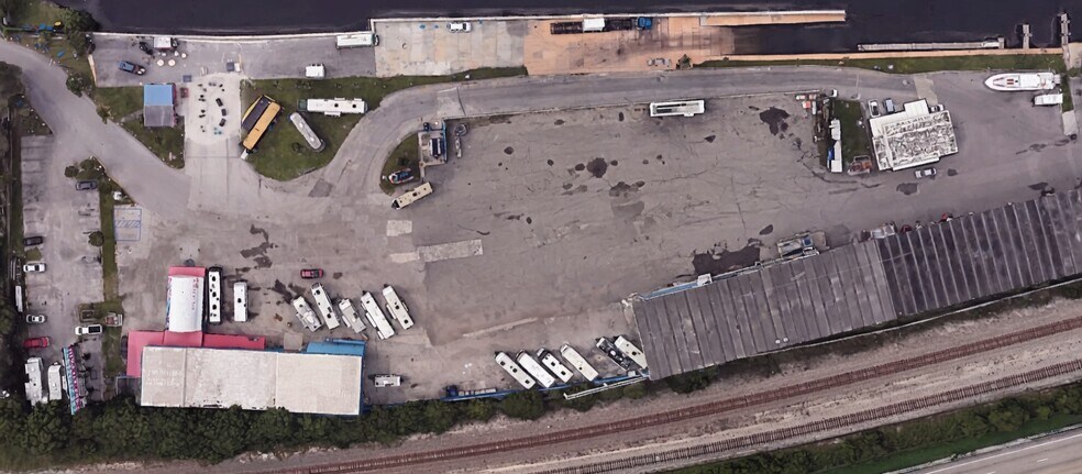 More Photos Of 2051 Griffin Rd, Fort Lauderdale Marina For Lease