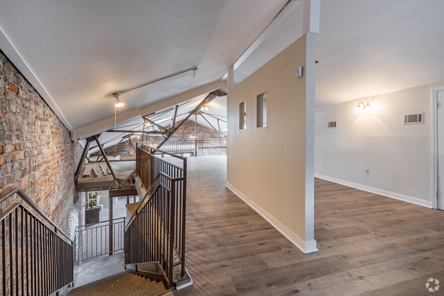 More Photos Of 290 Simpson St, Atlanta Flex For Lease