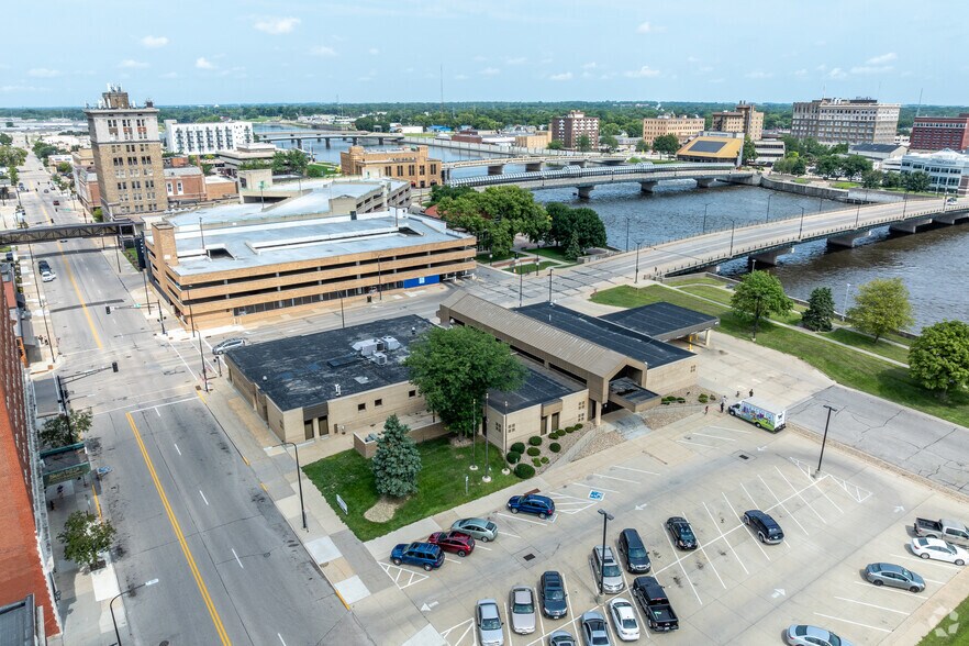 More Photos Of 191 W 5th St, Waterloo Bank For Sale