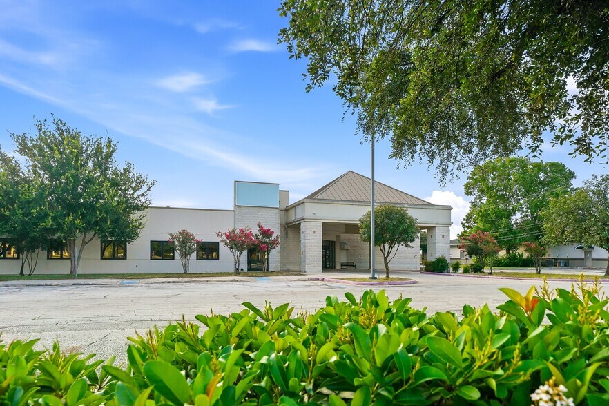 More Photos Of 7400 Barlite Blvd, San Antonio Medical For Lease