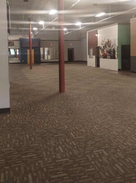 More Photos Of 3424 Orange Ave NE, Roanoke Freestanding For Lease