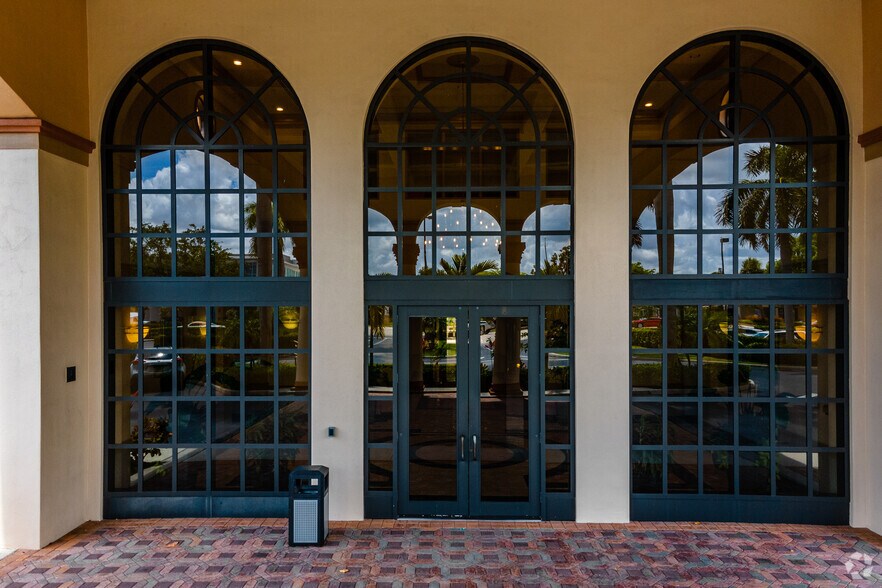 More Photos Of 4851 Tamiami Trl N, Naples Coworking Space