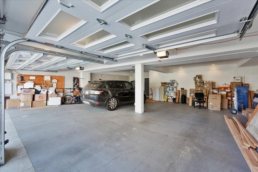 More Photos Of 1319 Abbot Kinney Blvd, Venice Loft Creative Space For Lease