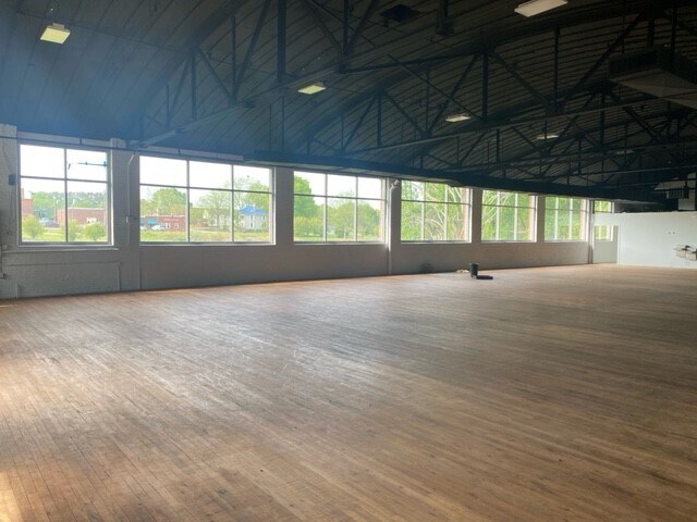 More Photos Of 201 N Main St, Catawba Warehouse For Lease