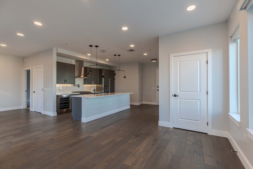 More Photos Of 1840 Market St, Denver Apartments For Lease
