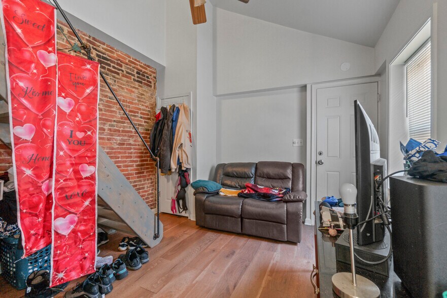 More Photos Of 885 W Lombard St, Baltimore Apartments For Sale