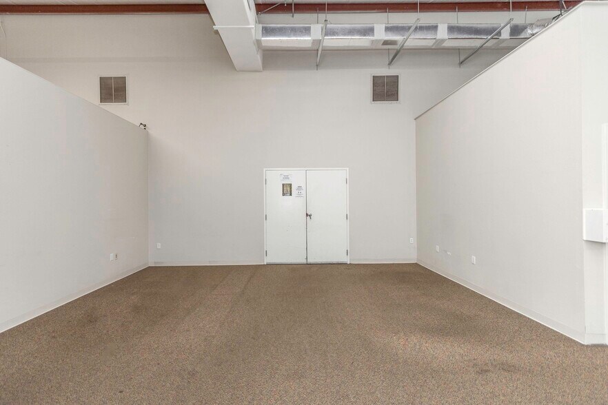 More Photos Of 16547 US Highway 19, Hudson Showroom For Lease