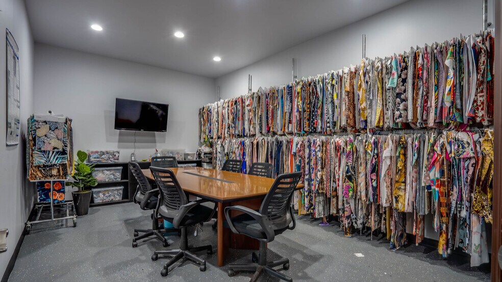 More Photos Of 3232 E Olympic Blvd, Los Angeles Warehouse For Lease