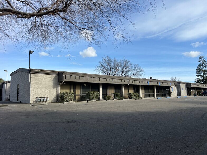 More Photos Of 5637 N Pershing Ave, Stockton Medical For Lease