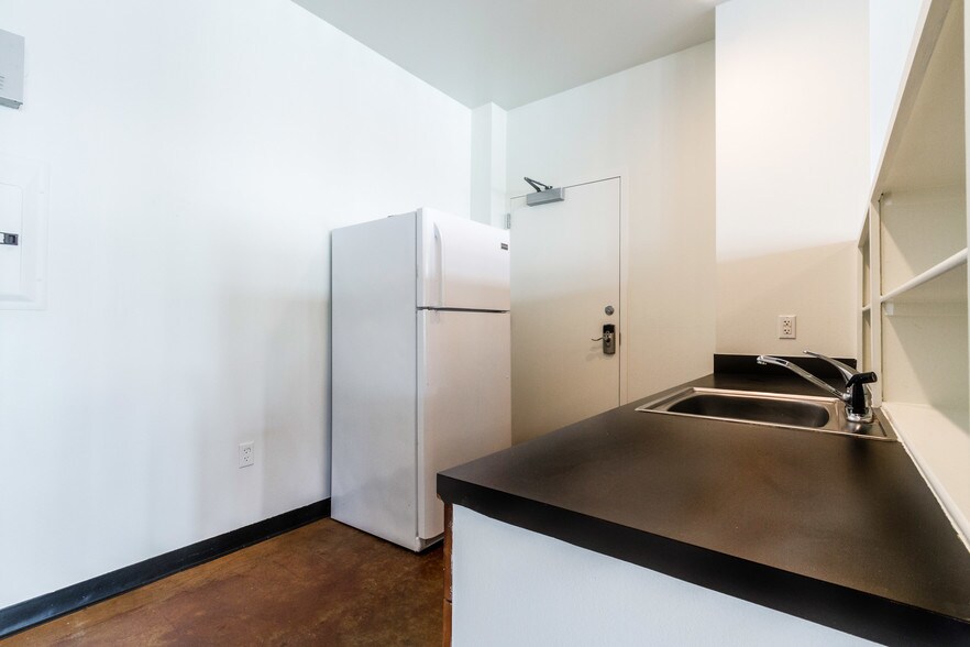 More Photos Of 2401 E 6th St, Austin Loft Creative Space For Lease