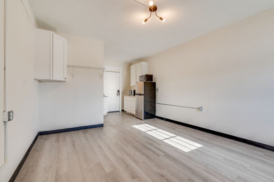 More Photos Of 15589 Lee Hwy, Bristol Apartments For Sale