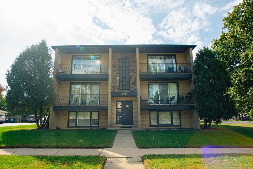 Primary Photo Of 4335 Lindenwood Dr, Matteson Apartments For Sale