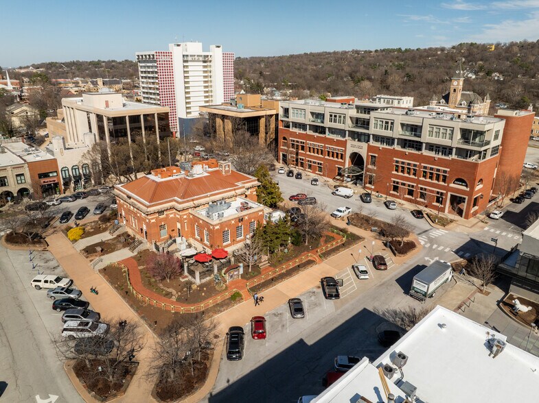 More Photos Of 1 E Center St, Fayetteville Office Residential For Lease